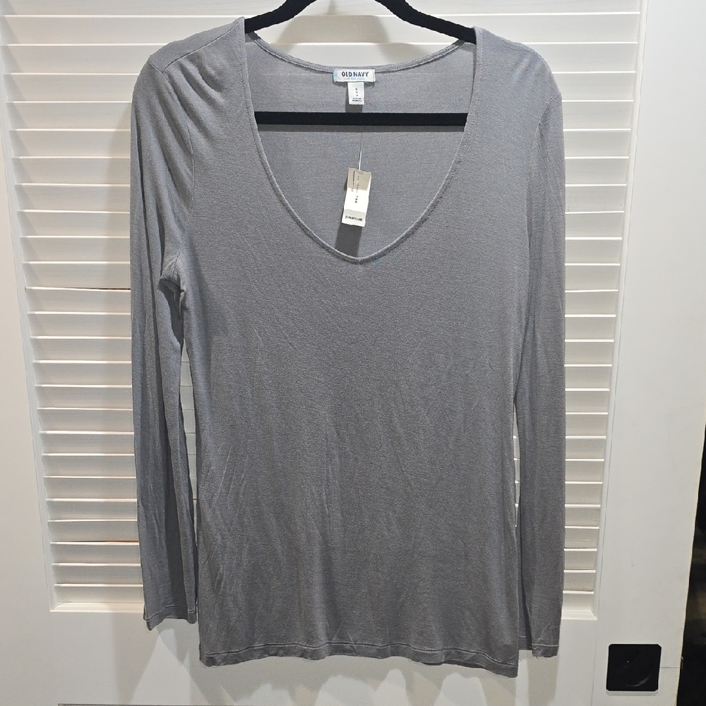 Old Navy Gray Long Sleeve V-Neck Tee